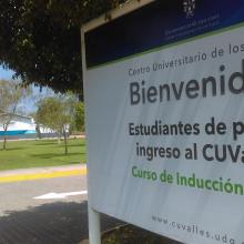 Cartel de bienvenida a estudiantes de primer ingreso