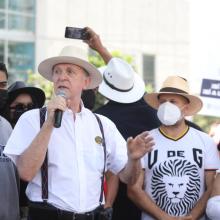 Rector del CUValles en Caminata por la autonomía, la salud y la educación de CUValles